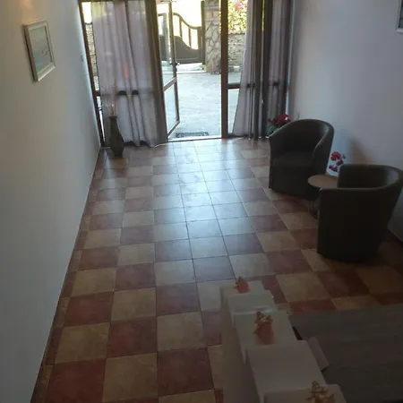 Guest house валена град *